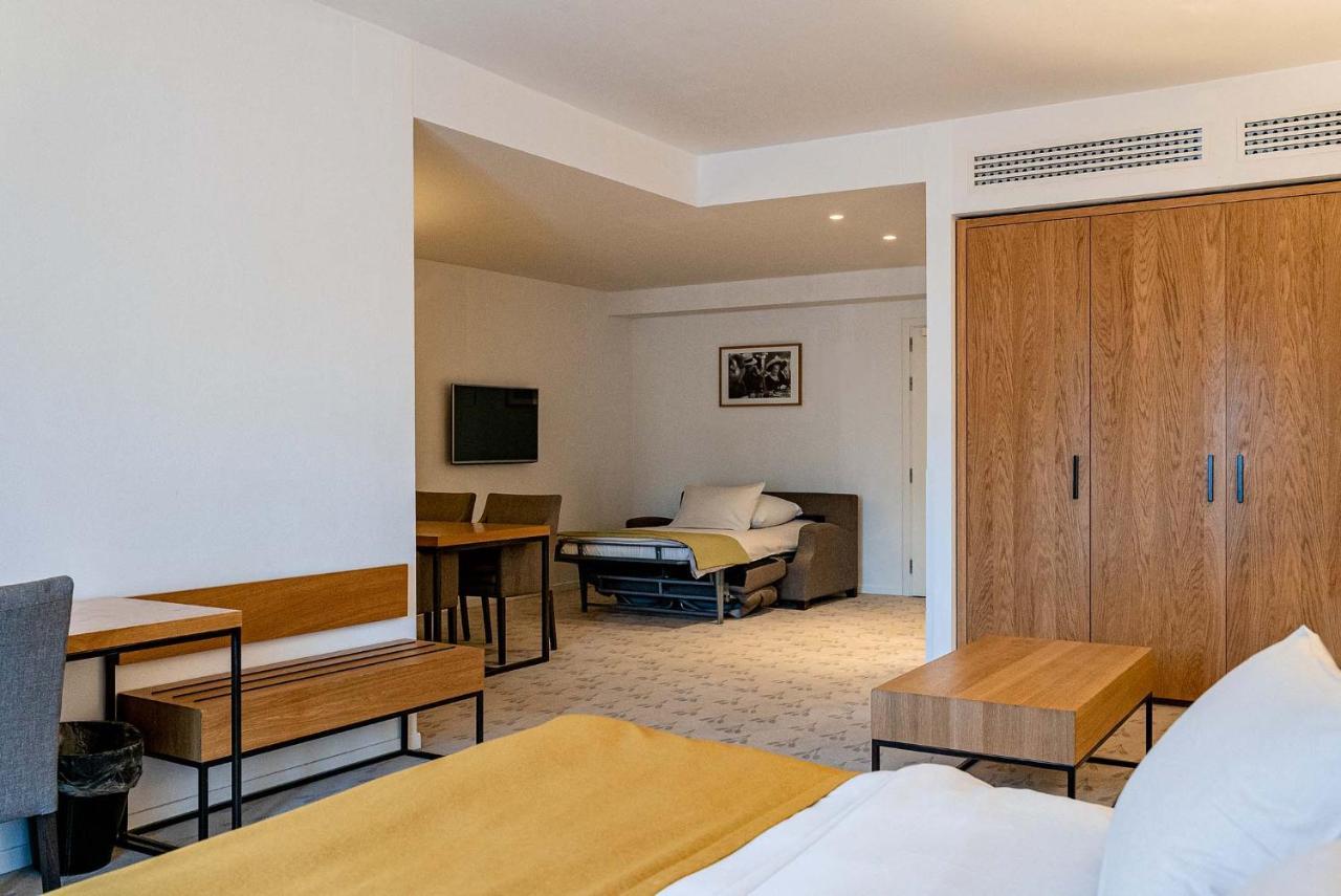 Great Polonia The Granary La Suite Hotel Wroclaw Luaran gambar A room at the hotel