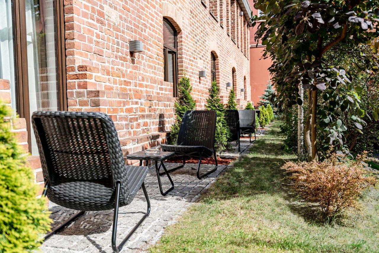 Great Polonia The Granary La Suite Hotel Wroclaw Luaran gambar The garden of the museum