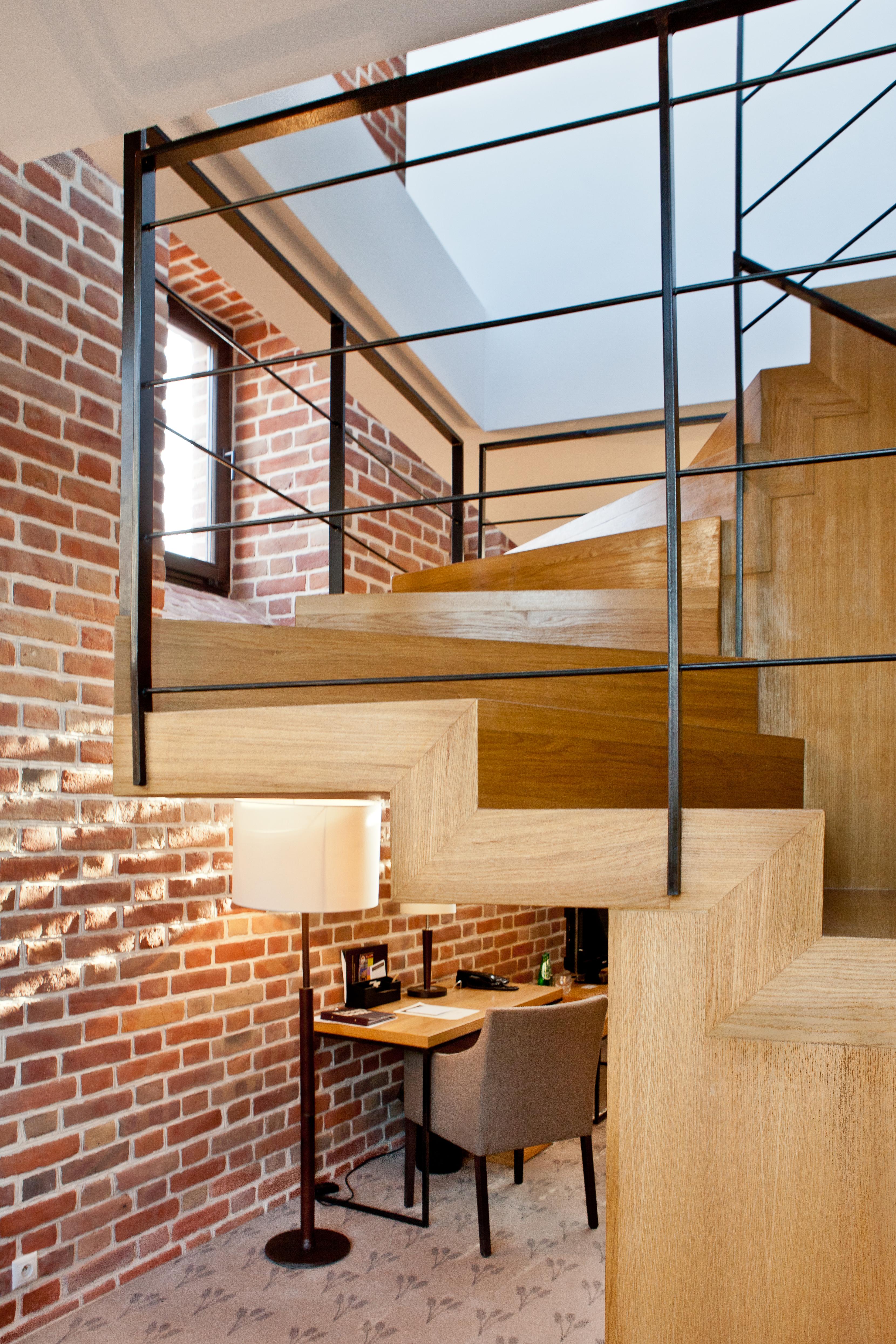 Great Polonia The Granary La Suite Hotel Wroclaw Luaran gambar A modern staircase