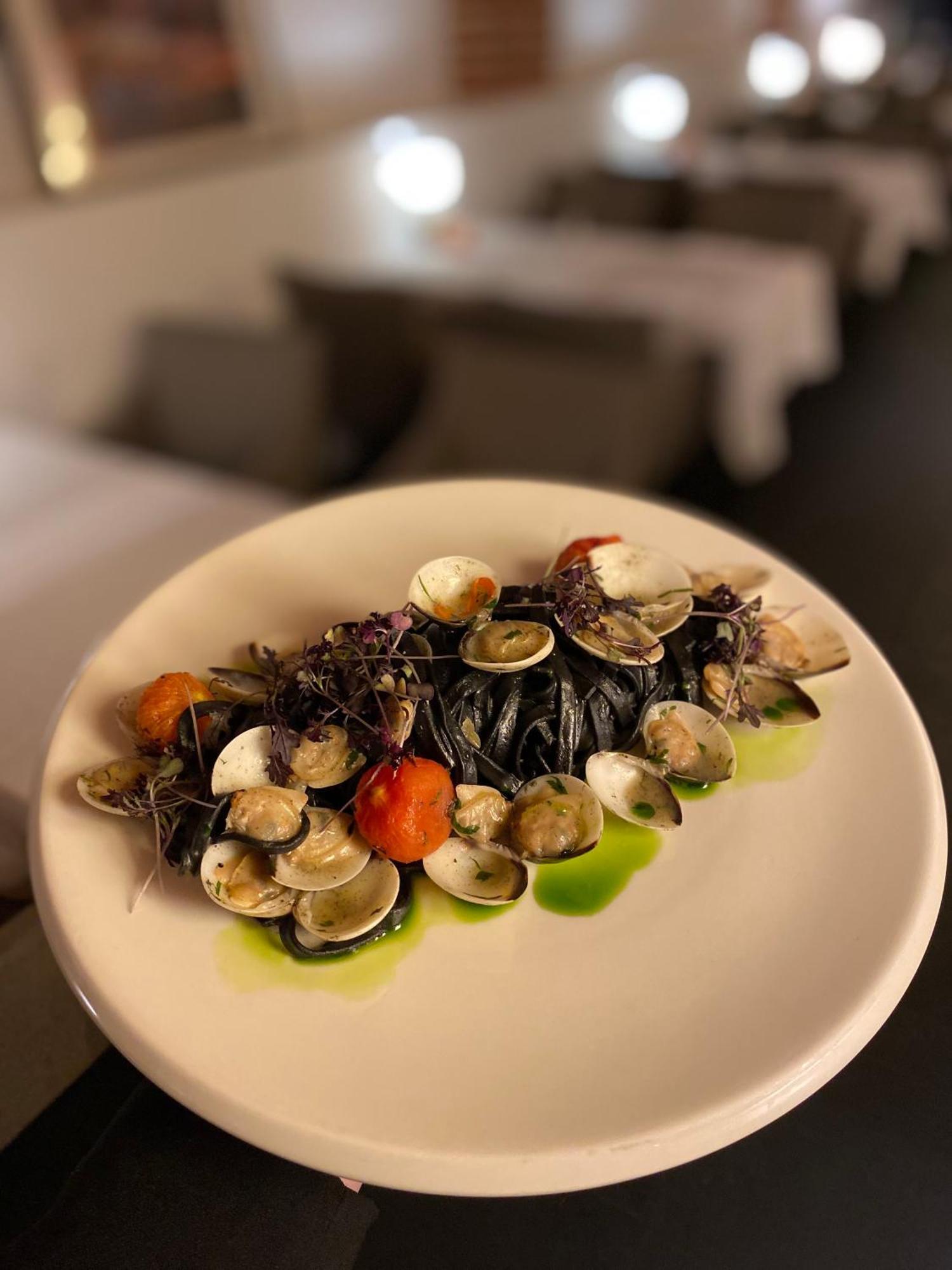 Great Polonia The Granary La Suite Hotel Wroclaw Luaran gambar Prune spaghetti with clams