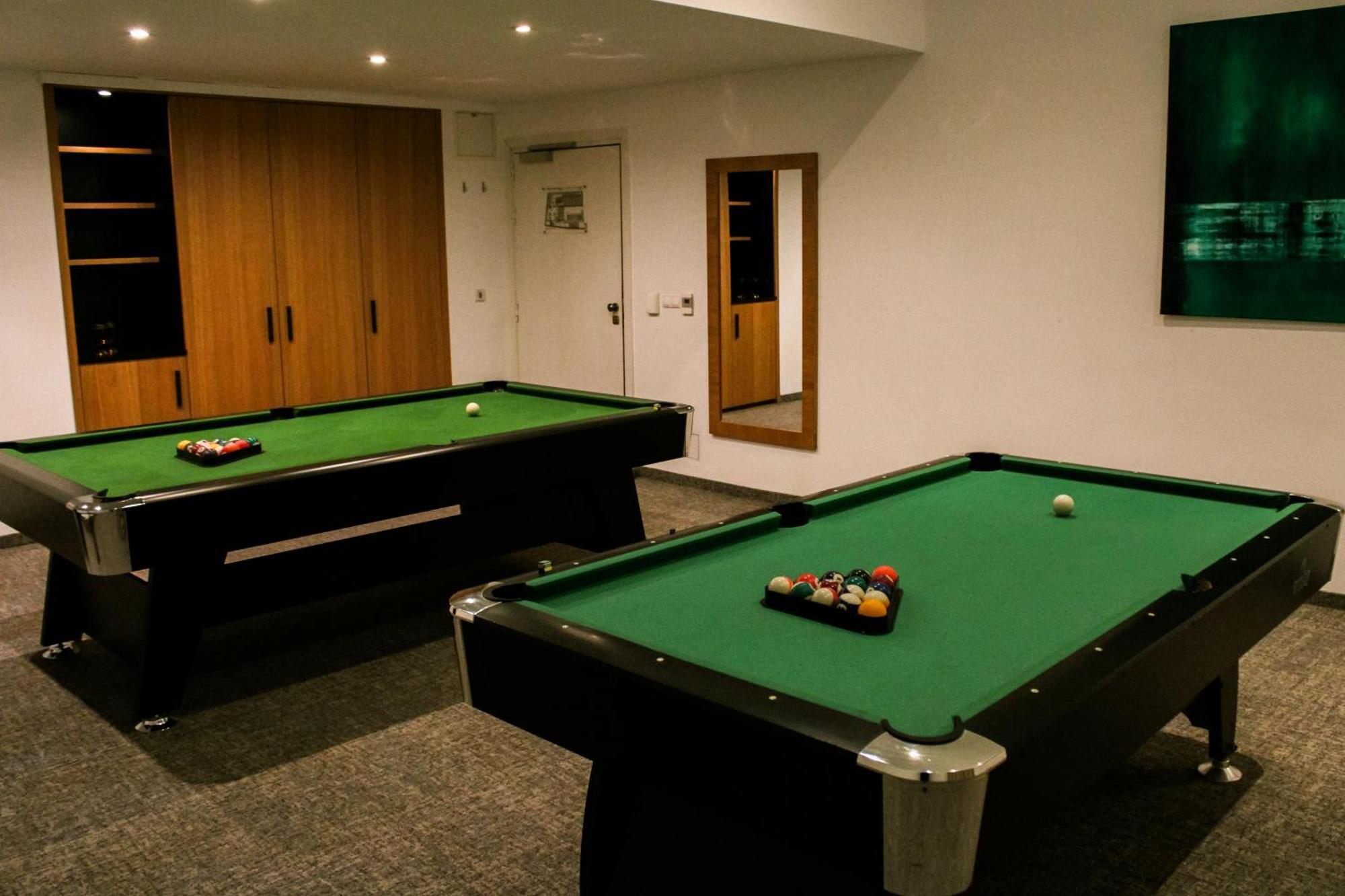 Great Polonia The Granary La Suite Hotel Wroclaw Luaran gambar Pool tables
