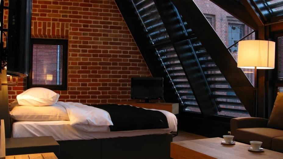 Great Polonia The Granary La Suite Hotel Wroclaw Luaran gambar A room at the Standard East Village