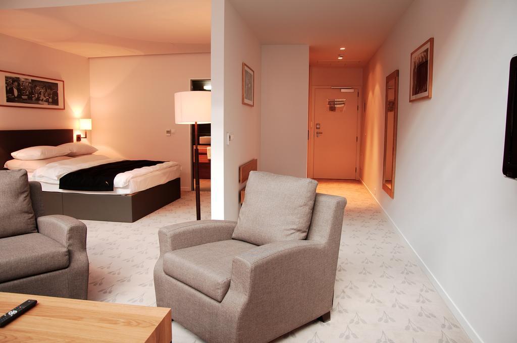 Great Polonia The Granary La Suite Hotel Wroclaw Luaran gambar A typical hotel room