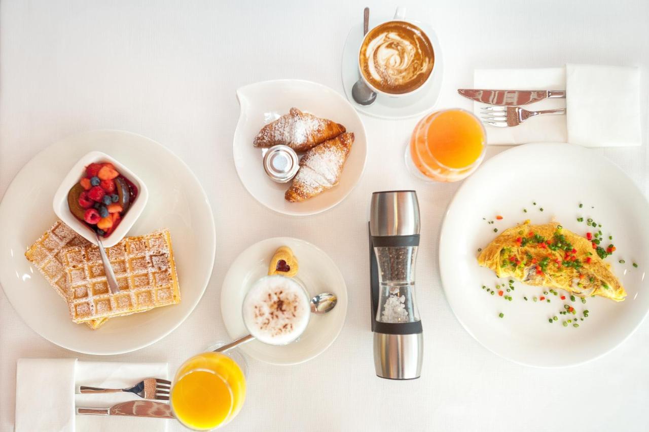 Great Polonia The Granary La Suite Hotel Wroclaw Luaran gambar A breakfast with a pepper mill